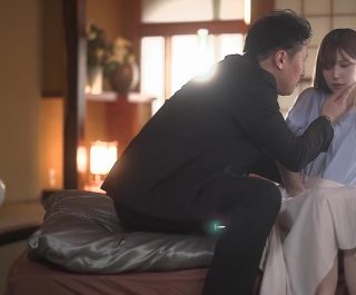 Bán thân cho chủ nợ giúp thằng em hư đốn trả tiền