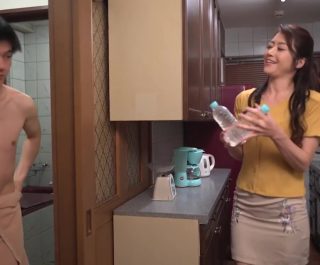 Chịch phê pha cùng mẹ thằng bạn